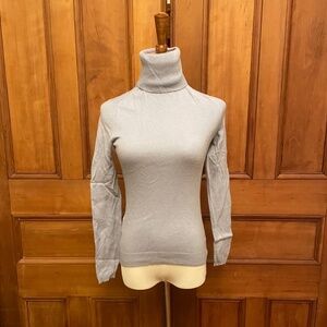 Bloomingdale's 100% pure cashmere turtleneck light blue - Small